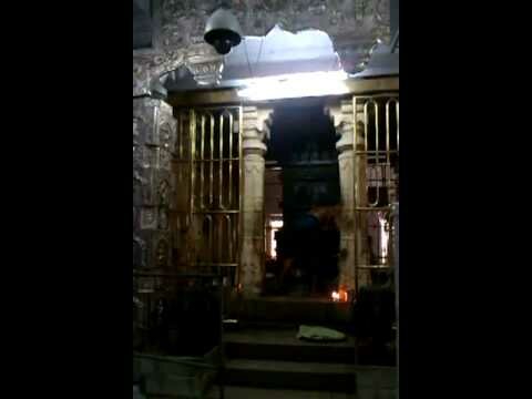 Abhisheka-of-Rayar-Moola-Brindavana-Mantralayam
